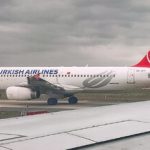Turkish Airlines будет штрафовать пассажиров, встающих с кресел до полной остановки самолёта