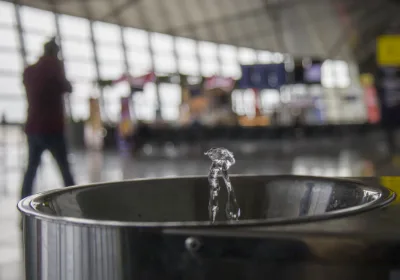 Народный фронт поднимает вопросы о работе авиакомпаний и доступности воды в аэропортах