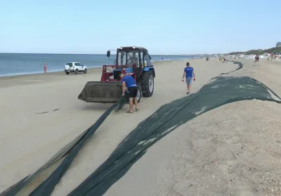 Ситуация с мазутом в Анапе: разбор защитного вала и восстановление пляжей