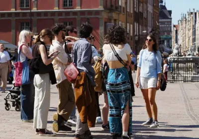 Туристы все чаще выбирают онлайн-бронирование экскурсий: причины и последствия