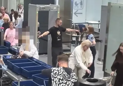 Необычная кража в аэропорту Пулково: туристка забрала чужие часы