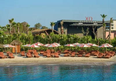 Россияне делятся впечатлениями об отеле с уникальными стеклянными бассейнами в Турции