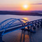 Запрет на проезд электромобилей по Крымскому мосту: что нужно знать туристам