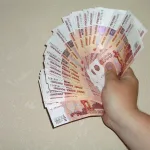 Доллар снижается, рубль растет: дилемма для туристов