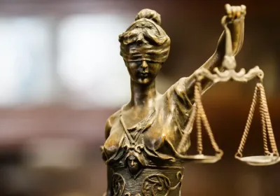 Ошибки судебных приставов: как турист получил компенсацию за невыезд