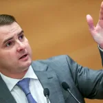 Пассажиры смогут общаться с авиакомпаниями без чат-ботов: новая инициатива Госдумы