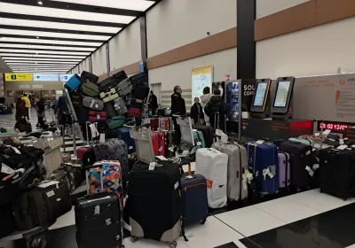 Ситуация в Шереметьево: чемоданы ждут своих владельцев после снежного коллапса