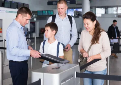 Выезд с ребенком за границу в 2026 году: требуется ли согласие второго родителя?