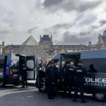 Скандал в Лувре: Гиды продавали поддельные билеты туристам