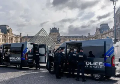 Скандал в Лувре: Гиды продавали поддельные билеты туристам