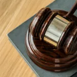 Туроператор обязан выплатить 700 тысяч рублей за травму туристки в Турции