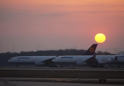 Непредвиденные задержки: Пассажиры Lufthansa провели ночь в самолете