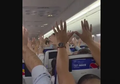 Ошибочное восприятие: бортпроводники приняли напоминание о молитве за угрозу