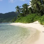 Противоречивые рекомендации российских посольств для туристов