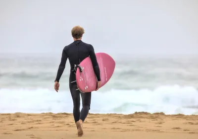 Шри-Ланка: Депортация российских туристов за царапину на серфборде