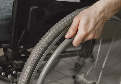 Скандал с авиакомпанией: Отказ в перевозке инвалидной коляски