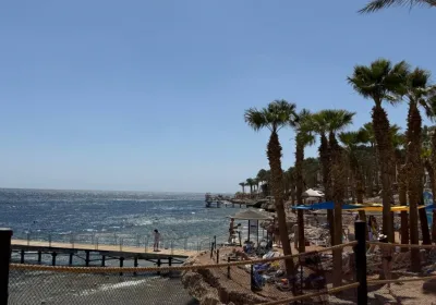 Туристы в Шарм-эль-Шейхе: Спокойствие на фоне военной авиации