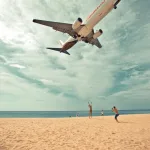 Жители Пхукета обратились в полицию по поводу обнаженных российских туристов на пляже