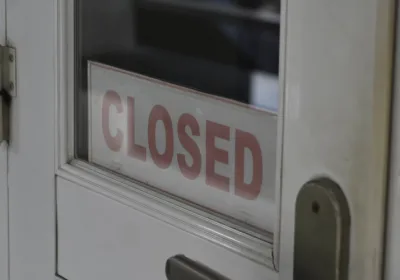 Клиенты разорившегося турагентства «Открытый мир» сталкиваются с трудностями в возврате средств