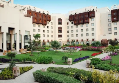 Ковры и арабески: переговоры о мире на Ближнем Востоке в Serena Hotel