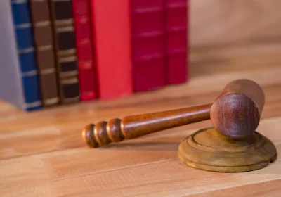 Пассажирка подала в суд на авиакомпанию: отмена рейса и моральный вред