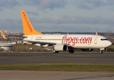 Задержка рейса Pegasus: 17 часов ожидания на пути в Анталью