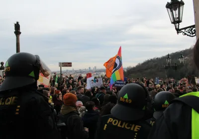 Протесты в Европе: Что нужно знать туристам